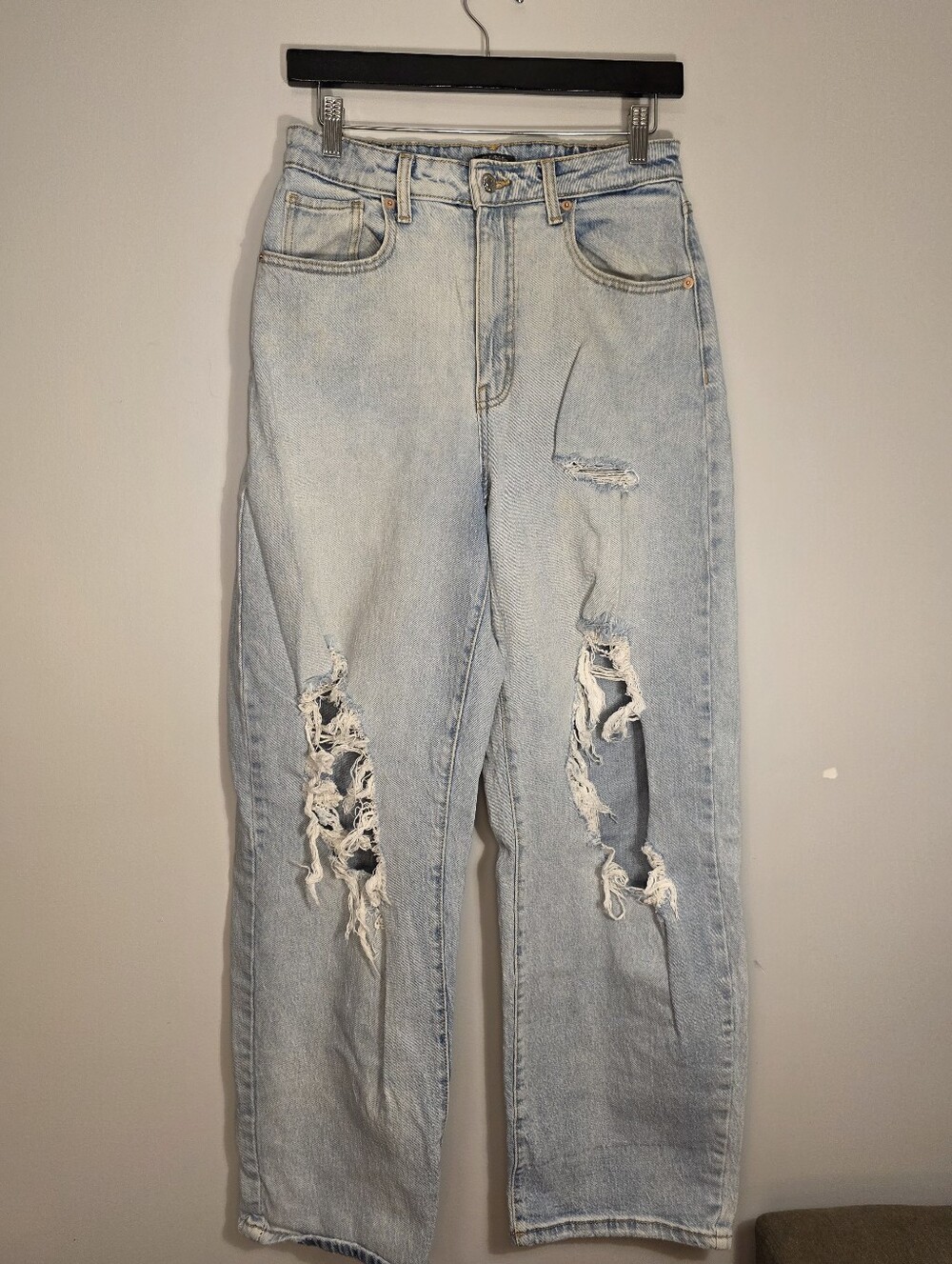 High Rise Baggy Jeans Light Wash - size 8 / 29